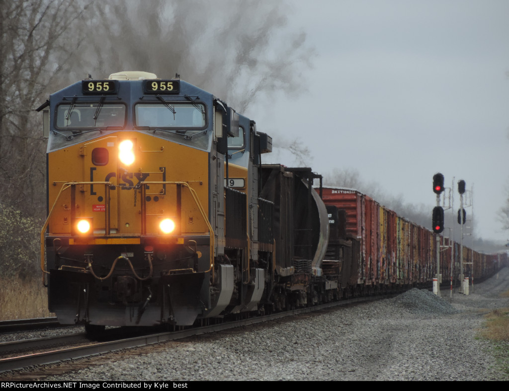 CSX 955 on Q560